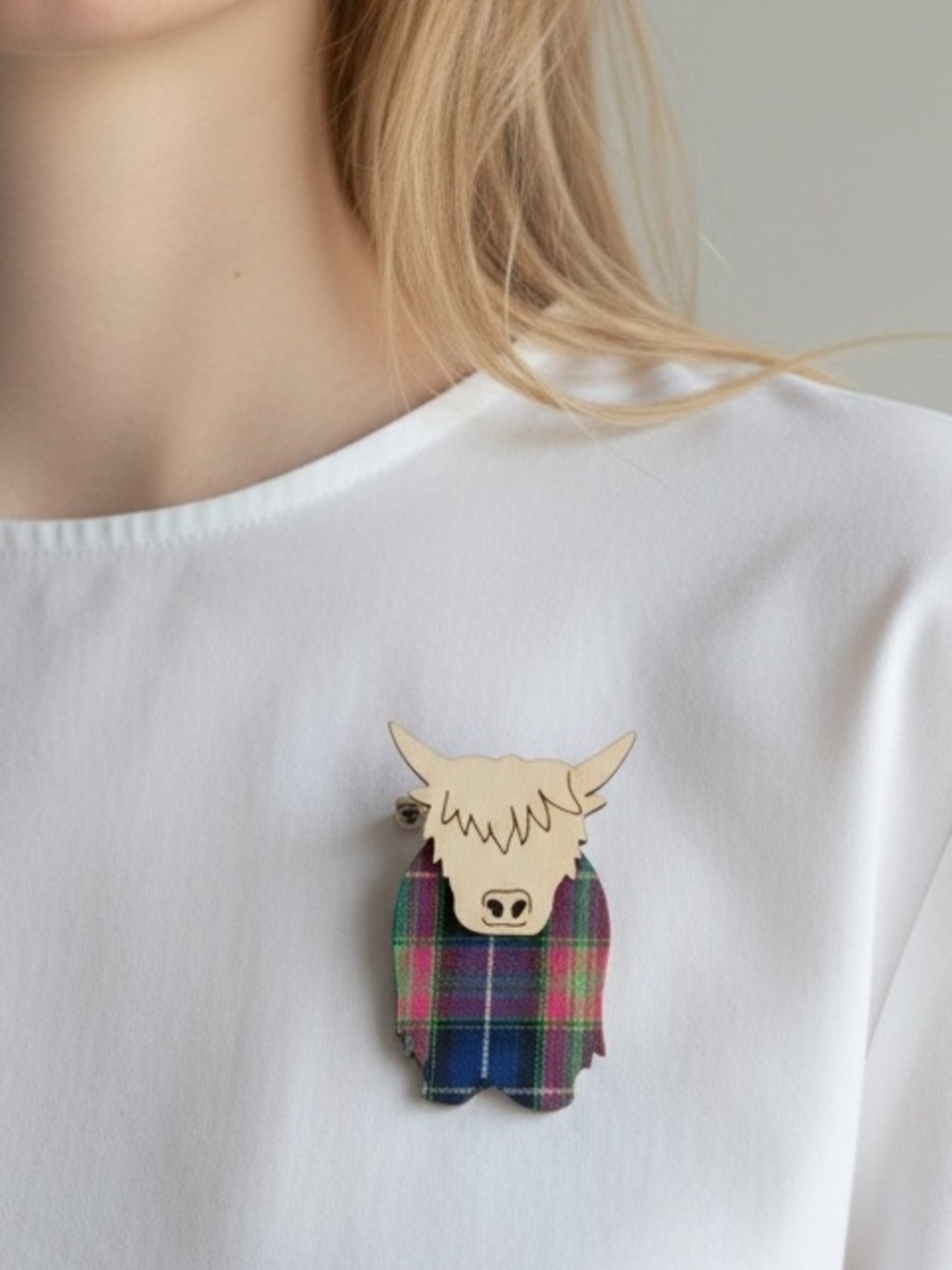 10/7 Plaid Highland Cow Pin Brooch - Multicolor